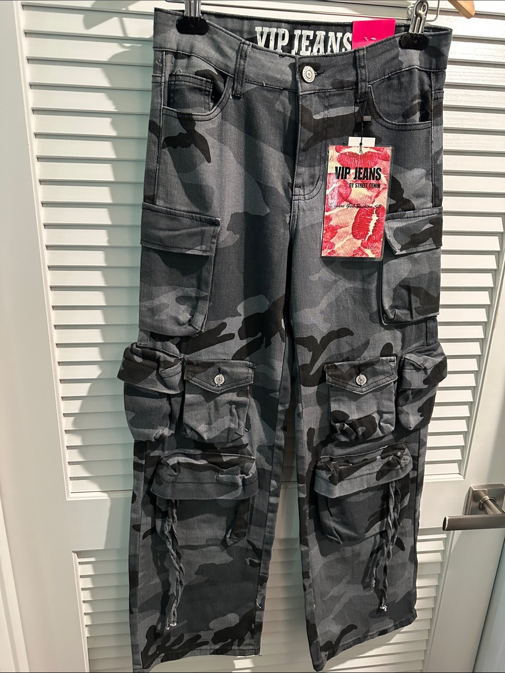 NWT VIP JEANS in Fatigue Black & Gray with Multiple Leg pockets.